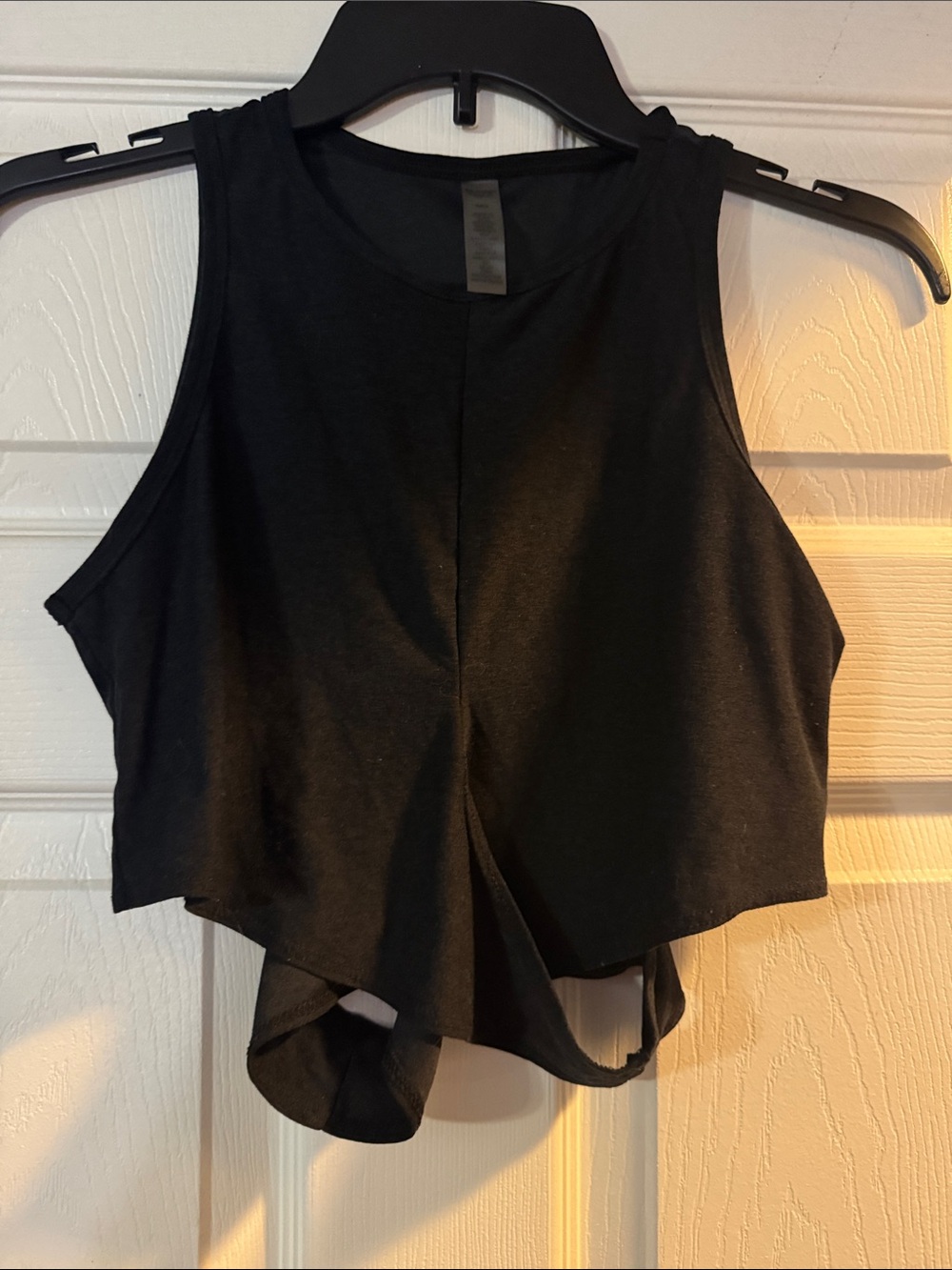 Beyond Yoga Black Cropped Twist-Back Tank